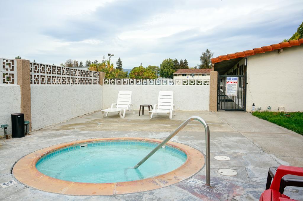 Ez 8 Motel San Jose II Екстер'єр фото